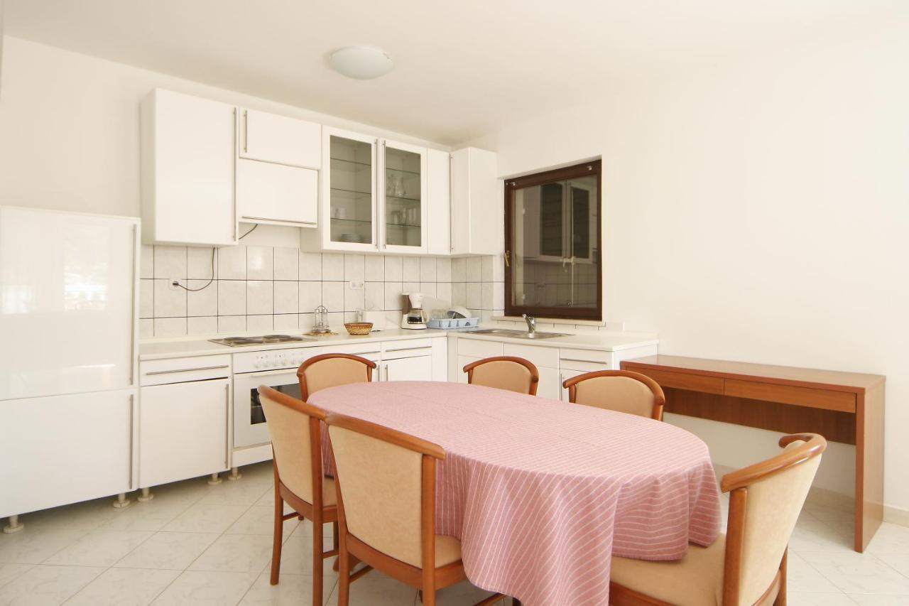 Apartments Pucisca Quarto foto